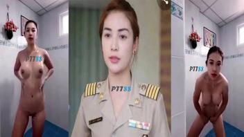 Xxxโคตร คลิปหลุดถ่ายตัวเองครูสาวน่ารักขาวเนียนหีไร้ขน ตั้งกล้องถ่ายตัวเองในห้องน้ำแอบสักลายไว้ข้างหลังน่าเย็ดคาชุดจริงๆ