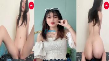 คลิปโป๊คอลเสียว น้องใบปอ สาวอุบล สวยน่ารักหุ่นดี นั่งแหกหีโชว์หน้ากล้อง แคมสีชมพูอย่างแจ๋ม