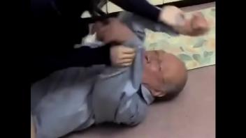หนังavลูกสะใภ้หื่นจับพ่อผัวข่มขืน แก่ขนาดนั้นยังไม่เว้น