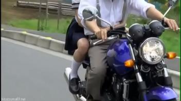 เมียขี้เงี่ยนชอบแอบหนีผัวไปเย็ดกับคนแก่ในหมู่บ้าน