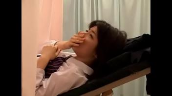หนังโป๊สาวนักเรียนญี่ปุ่นมาตรวจภายใน แล้วโดนหมอหื่นหลอกเย็ด