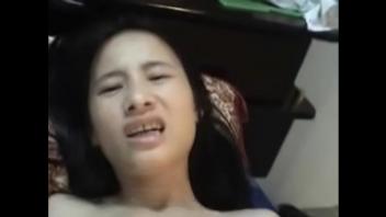 คลิปxxxสาวเวียดนามโดนผัวเย็ดแบบหื่นๆ เอาของปลอมยัดหีแบบแรงๆ